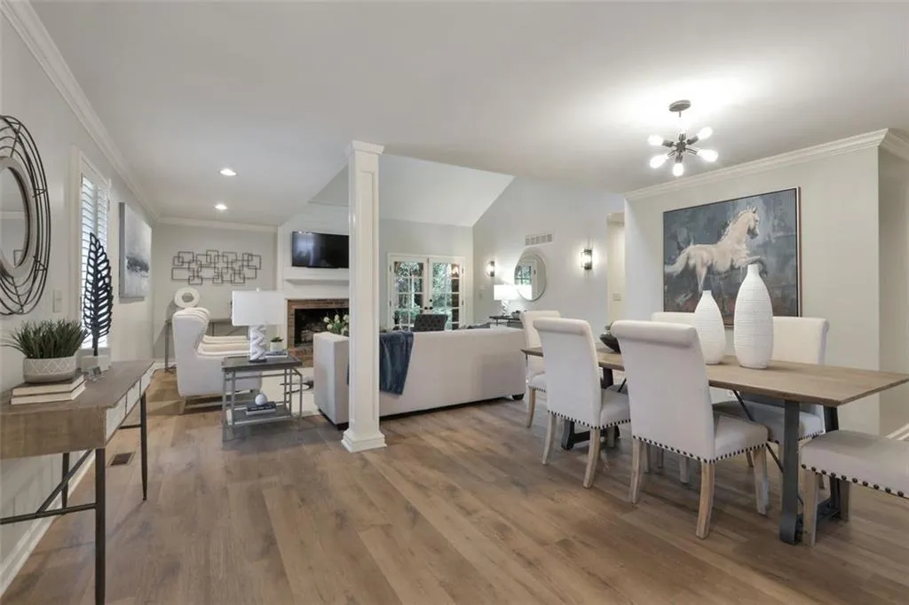 330 Francyne Court, Atlanta, Georgia 30328, 2 Bedrooms Bedrooms, ,2 BathroomsBathrooms,Residential,Sold,330 Francyne Court,6820240