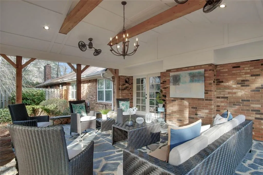 330 Francyne Court, Atlanta, Georgia 30328, 2 Bedrooms Bedrooms, ,2 BathroomsBathrooms,Residential,Sold,330 Francyne Court,6820240