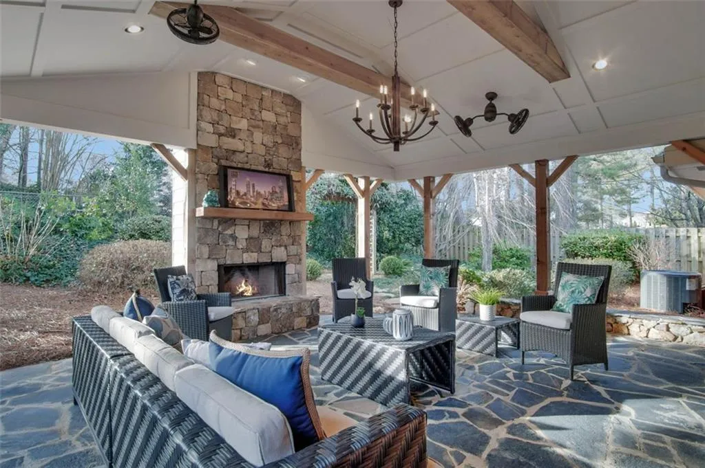 330 Francyne Court, Atlanta, Georgia 30328, 2 Bedrooms Bedrooms, ,2 BathroomsBathrooms,Residential,Sold,330 Francyne Court,6820240