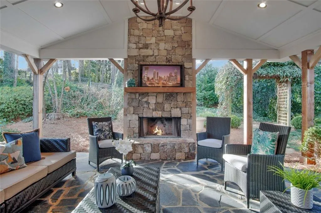 330 Francyne Court, Atlanta, Georgia 30328, 2 Bedrooms Bedrooms, ,2 BathroomsBathrooms,Residential,Sold,330 Francyne Court,6820240