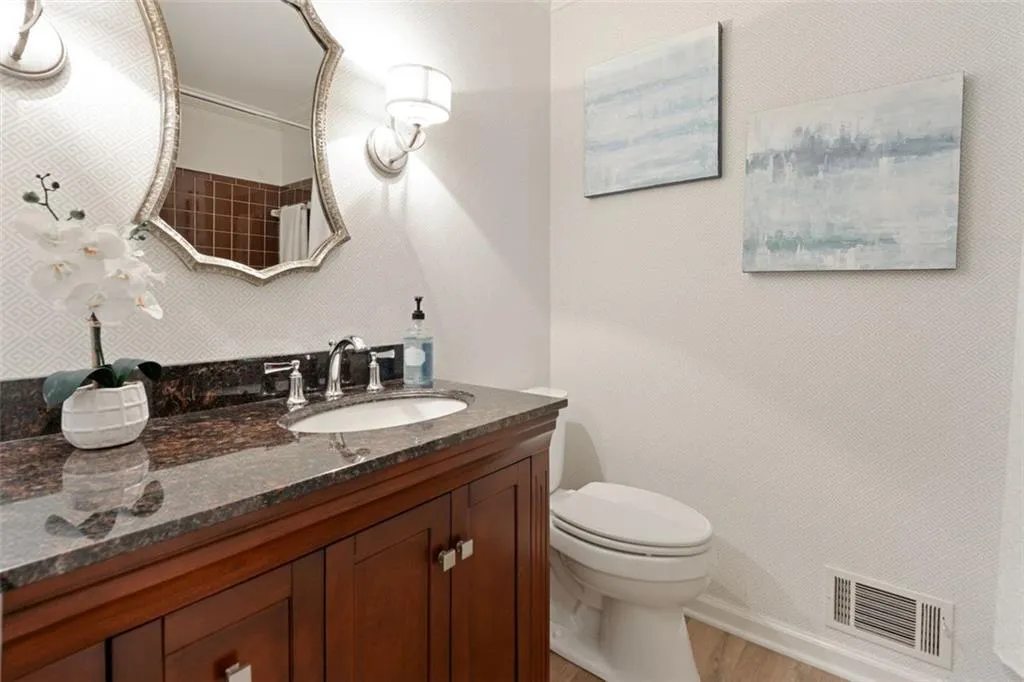 330 Francyne Court, Atlanta, Georgia 30328, 2 Bedrooms Bedrooms, ,2 BathroomsBathrooms,Residential,Sold,330 Francyne Court,6820240