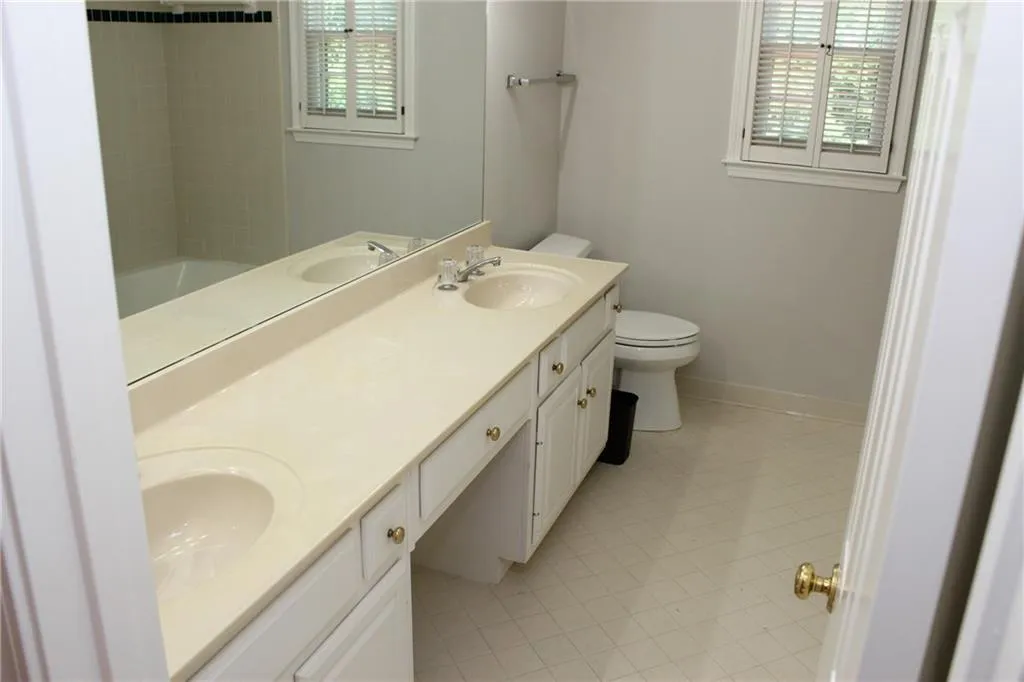 540 Vinington Court, Sandy Springs, Georgia 30350, 5 Bedrooms Bedrooms, ,4 BathroomsBathrooms,Residential,Sold,540 Vinington Court,6584940