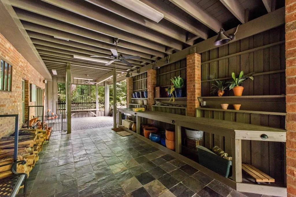 327 Mount Vernon Highway, Sandy Springs, Georgia 30328, 5 Bedrooms Bedrooms, ,4 BathroomsBathrooms,Residential,Sold,327 Mount Vernon Highway,5729388