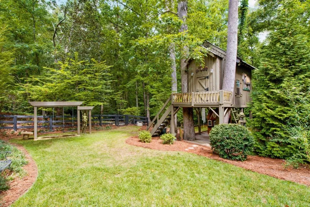 327 Mount Vernon Highway, Sandy Springs, Georgia 30328, 5 Bedrooms Bedrooms, ,4 BathroomsBathrooms,Residential,Sold,327 Mount Vernon Highway,5729388