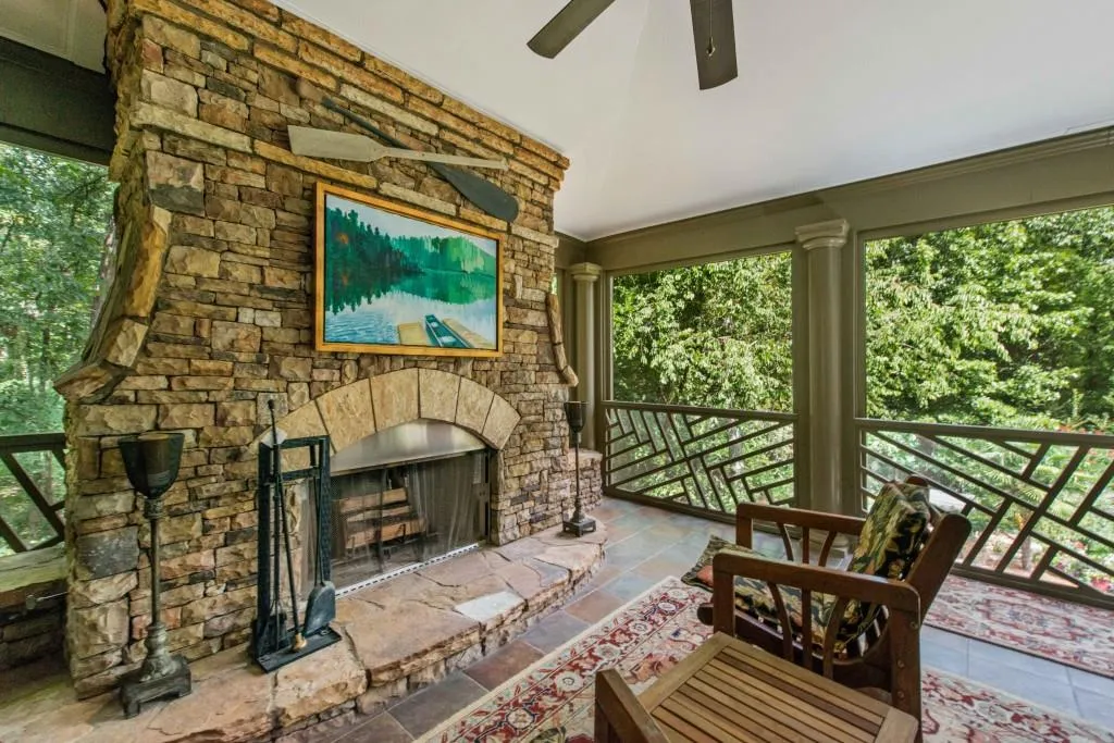 327 Mount Vernon Highway, Sandy Springs, Georgia 30328, 5 Bedrooms Bedrooms, ,4 BathroomsBathrooms,Residential,Sold,327 Mount Vernon Highway,5729388