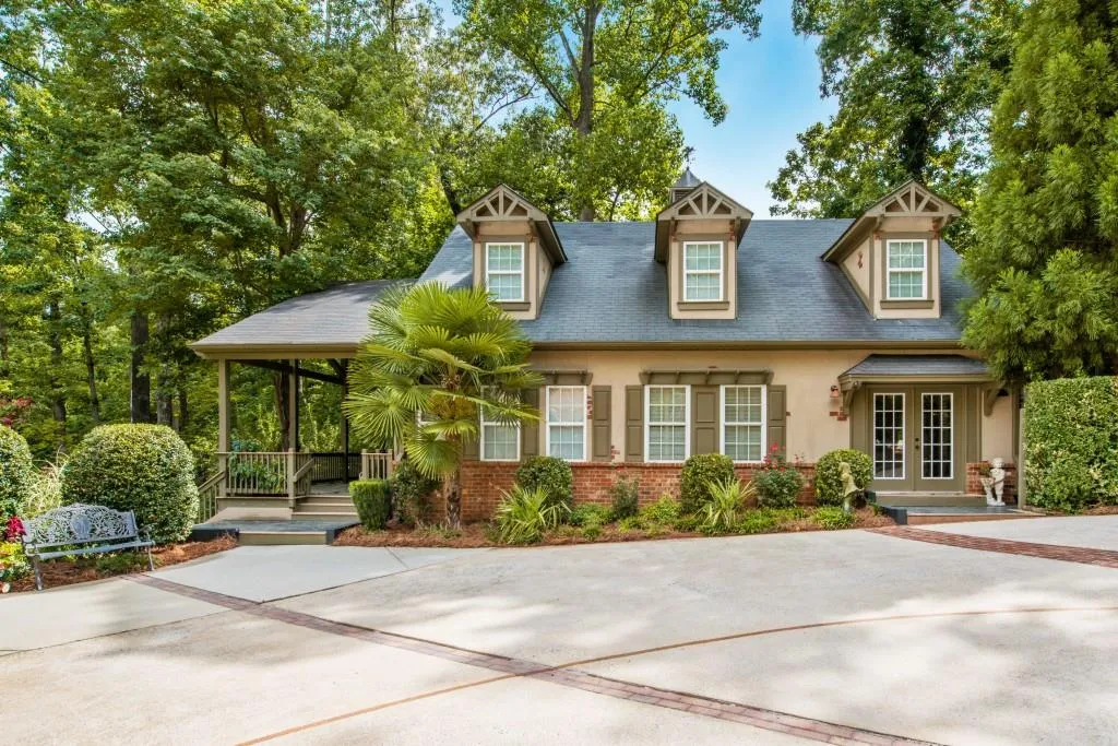 327 Mount Vernon Highway, Sandy Springs, Georgia 30328, 5 Bedrooms Bedrooms, ,4 BathroomsBathrooms,Residential,Sold,327 Mount Vernon Highway,5729388