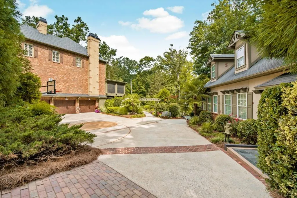 327 Mount Vernon Highway, Sandy Springs, Georgia 30328, 5 Bedrooms Bedrooms, ,4 BathroomsBathrooms,Residential,Sold,327 Mount Vernon Highway,5729388