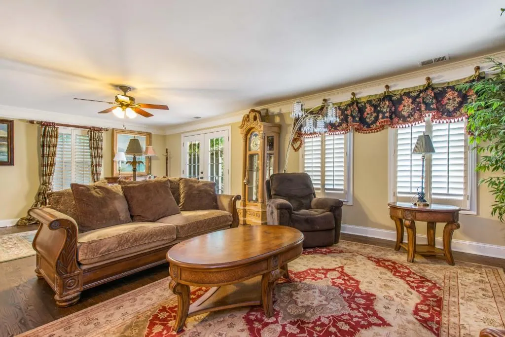 327 Mount Vernon Highway, Sandy Springs, Georgia 30328, 5 Bedrooms Bedrooms, ,4 BathroomsBathrooms,Residential,Sold,327 Mount Vernon Highway,5729388