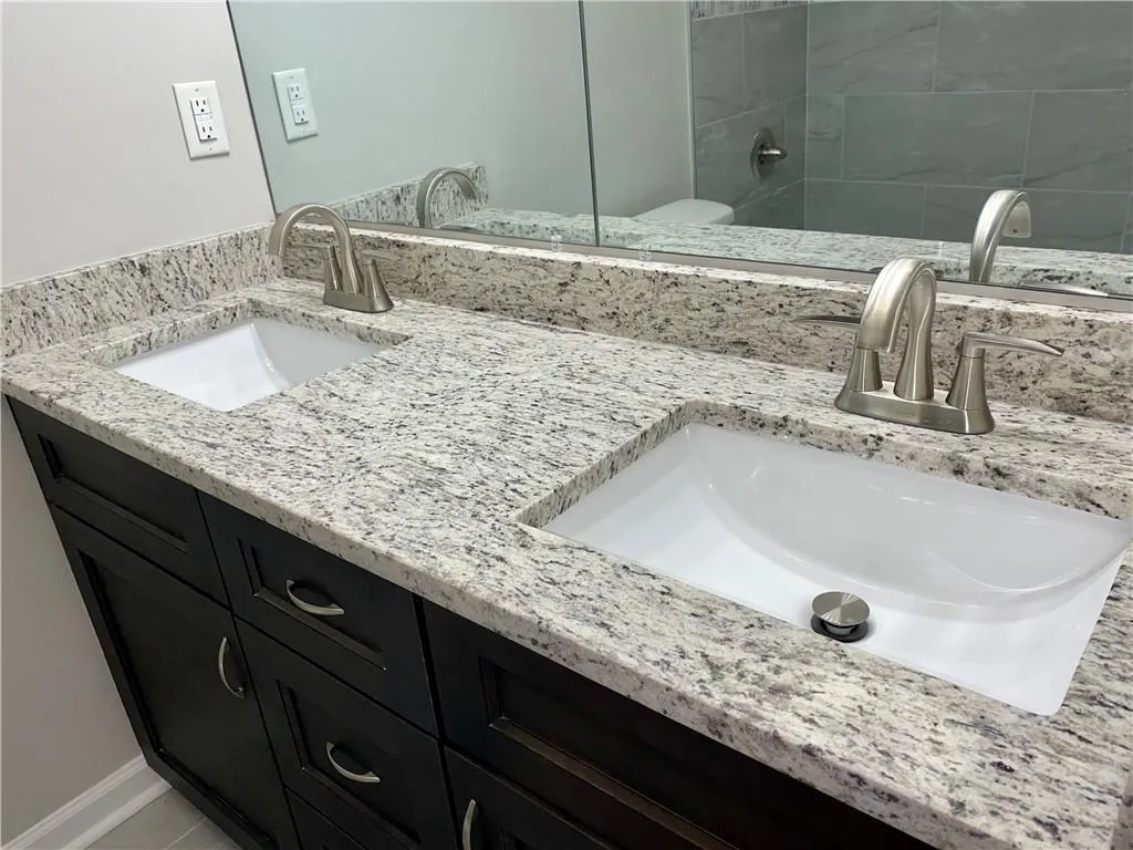 6700 Roswell Road Unit 15d, Atlanta, Georgia 30328, 3 Bedrooms Bedrooms, ,2 BathroomsBathrooms,Residential,Sold,6700 Roswell Road Unit 15d,6834508