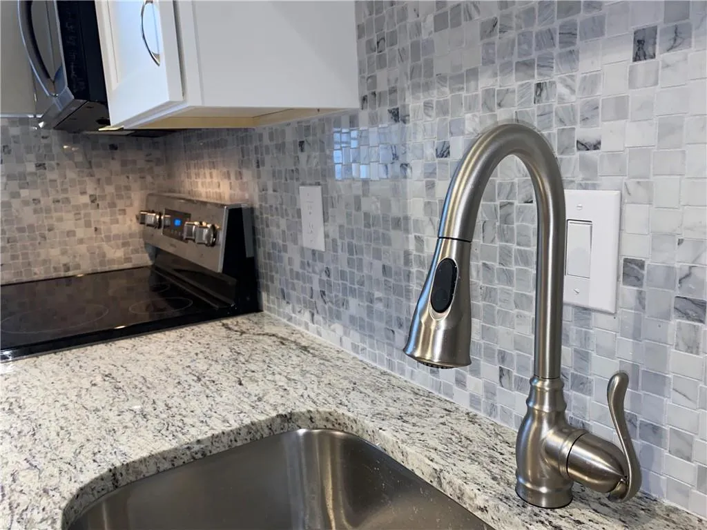 6700 Roswell Road Unit 15d, Atlanta, Georgia 30328, 3 Bedrooms Bedrooms, ,2 BathroomsBathrooms,Residential,Sold,6700 Roswell Road Unit 15d,6834508
