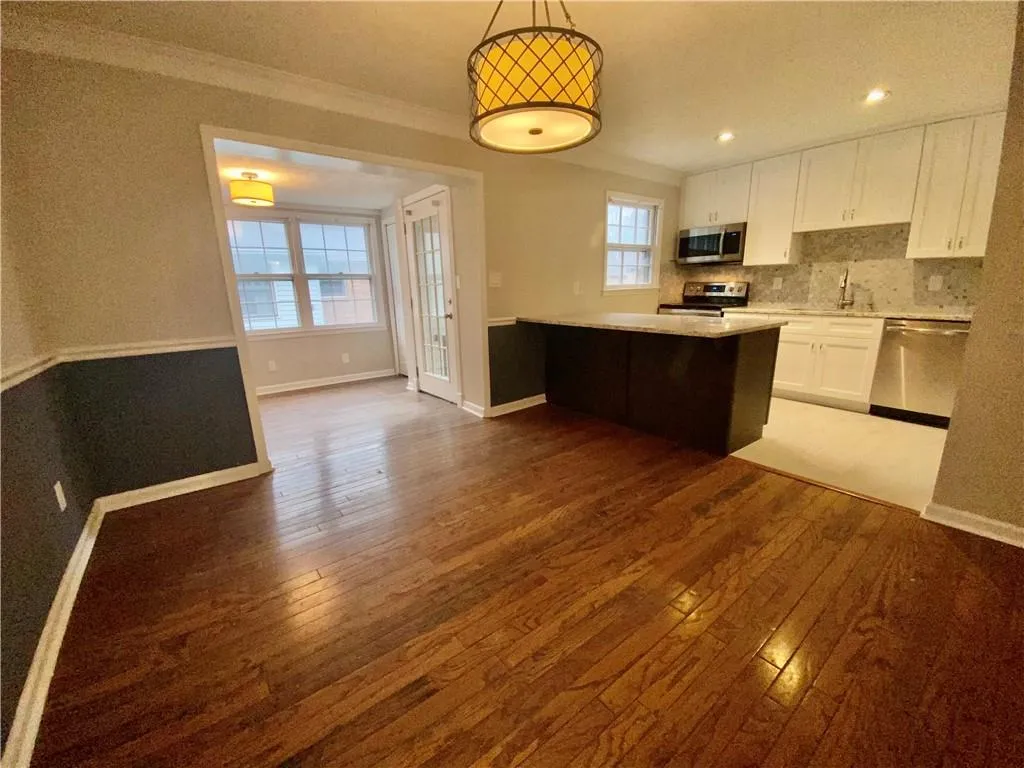 6700 Roswell Road Unit 15d, Atlanta, Georgia 30328, 3 Bedrooms Bedrooms, ,2 BathroomsBathrooms,Residential,Sold,6700 Roswell Road Unit 15d,6834508