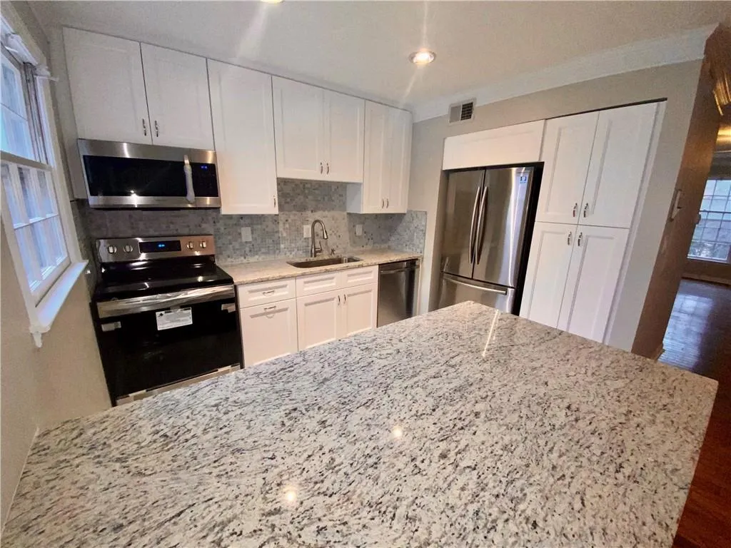 6700 Roswell Road Unit 15d, Atlanta, Georgia 30328, 3 Bedrooms Bedrooms, ,2 BathroomsBathrooms,Residential,Sold,6700 Roswell Road Unit 15d,6834508