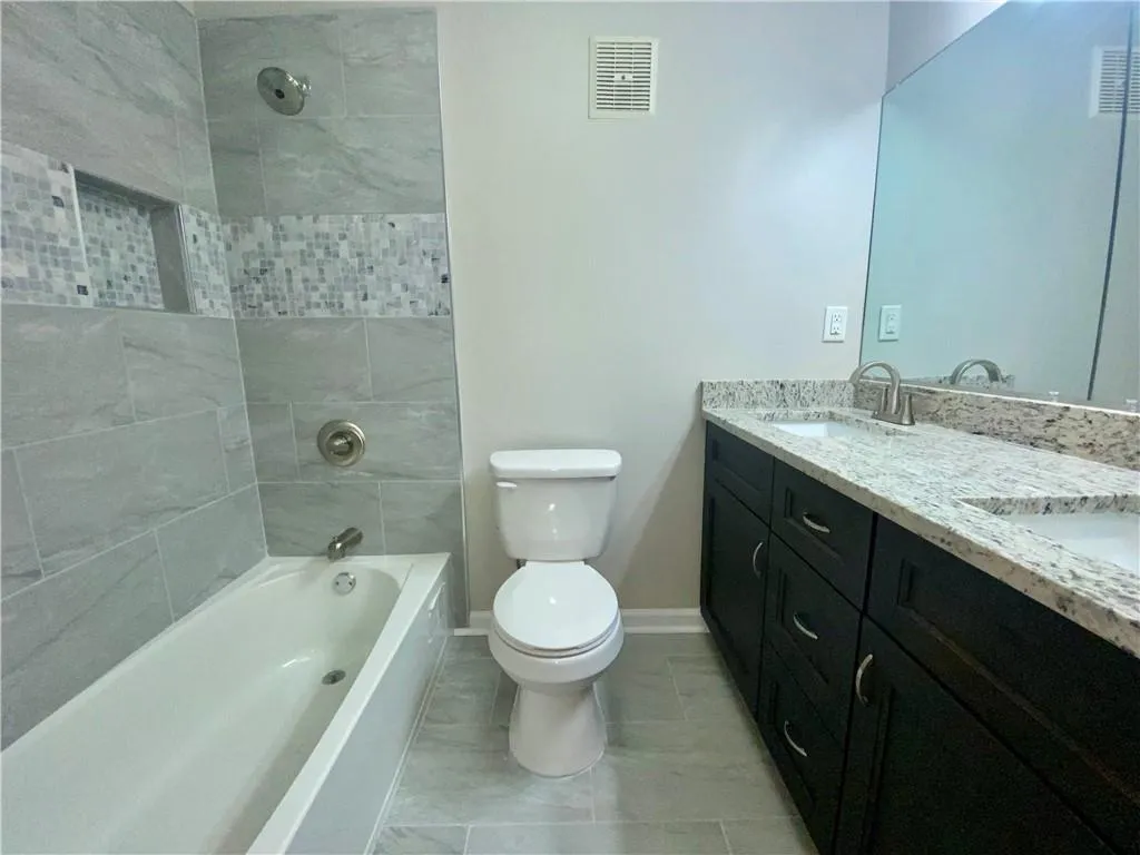 6700 Roswell Road Unit 15d, Atlanta, Georgia 30328, 3 Bedrooms Bedrooms, ,2 BathroomsBathrooms,Residential,Sold,6700 Roswell Road Unit 15d,6834508
