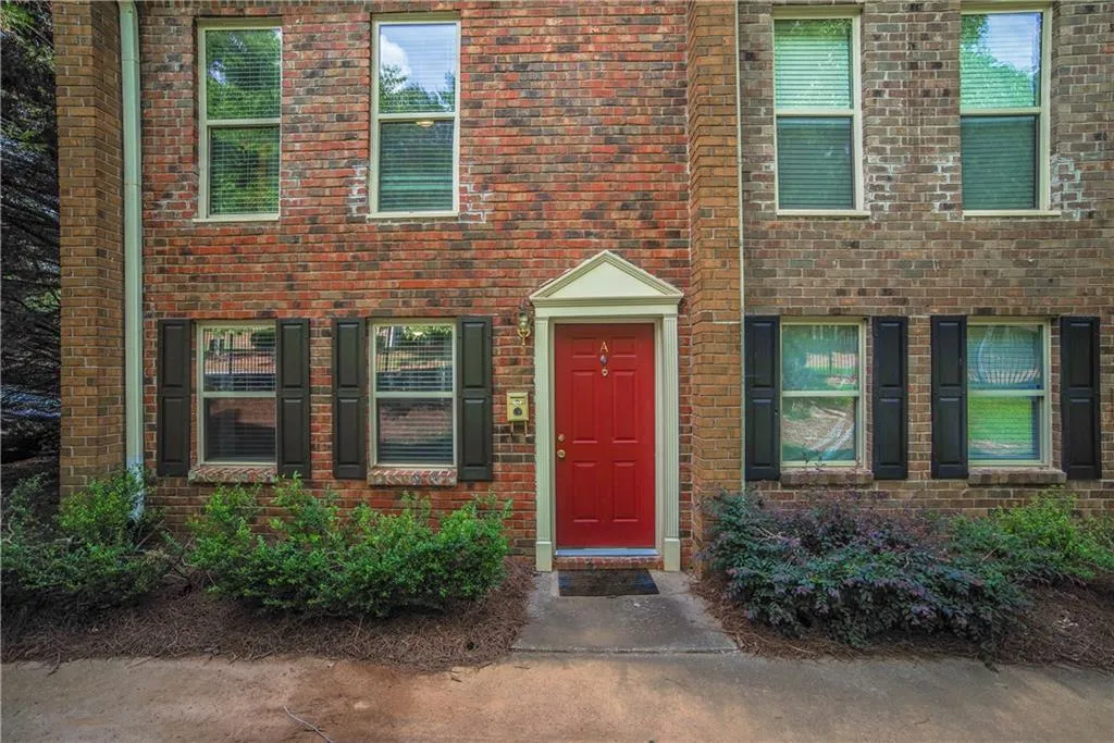 235 Winding River Drive, Sandy Springs, Georgia 30350, 2 Bedrooms Bedrooms, ,1 BathroomBathrooms,Residential,Sold,235 Winding River Drive,6035501