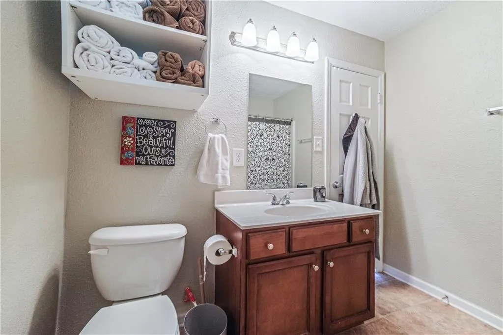 235 Winding River Drive, Sandy Springs, Georgia 30350, 2 Bedrooms Bedrooms, ,1 BathroomBathrooms,Residential,Sold,235 Winding River Drive,6035501