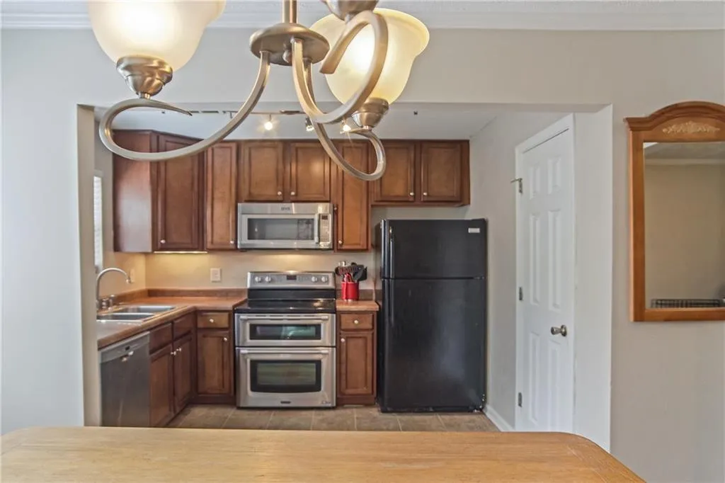 235 Winding River Drive, Sandy Springs, Georgia 30350, 2 Bedrooms Bedrooms, ,1 BathroomBathrooms,Residential,Sold,235 Winding River Drive,6035501
