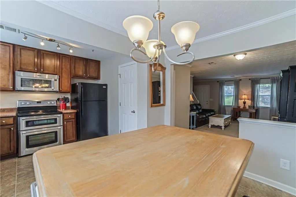 235 Winding River Drive, Sandy Springs, Georgia 30350, 2 Bedrooms Bedrooms, ,1 BathroomBathrooms,Residential,Sold,235 Winding River Drive,6035501