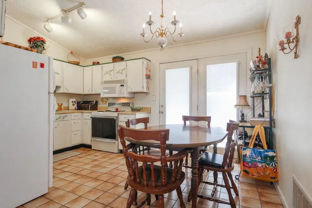 1822 N Rock Springs Road Unit 12, Atlanta, Georgia 30324, 2 Bedrooms Bedrooms, ,1 BathroomBathrooms,Residential,Sold,1822 N Rock Springs Road Unit 12,6002766