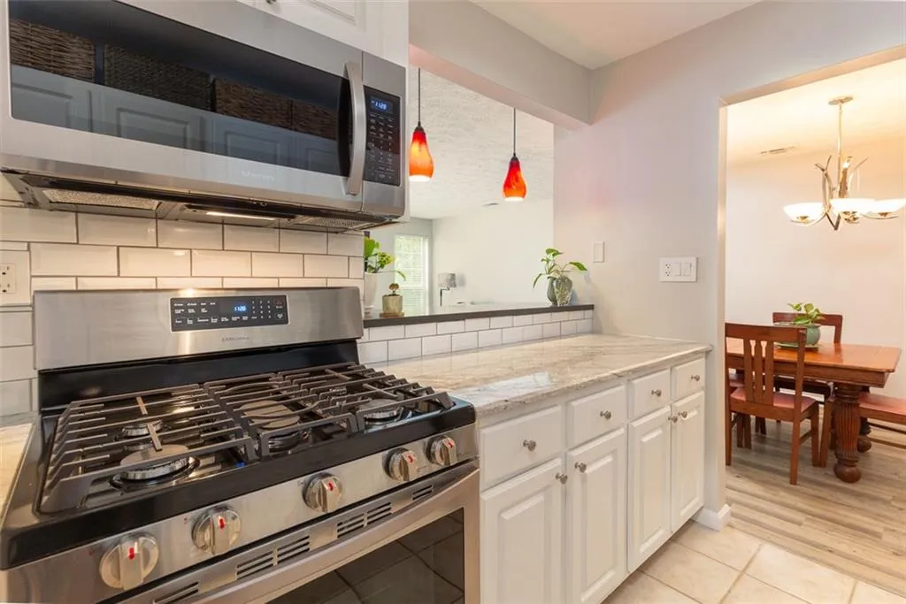 6804 Glenridge Drive Unit A, Sandy Springs, Georgia 30328, 2 Bedrooms Bedrooms, ,2 BathroomsBathrooms,Residential,Sold,6804 Glenridge Drive Unit A,6896378
