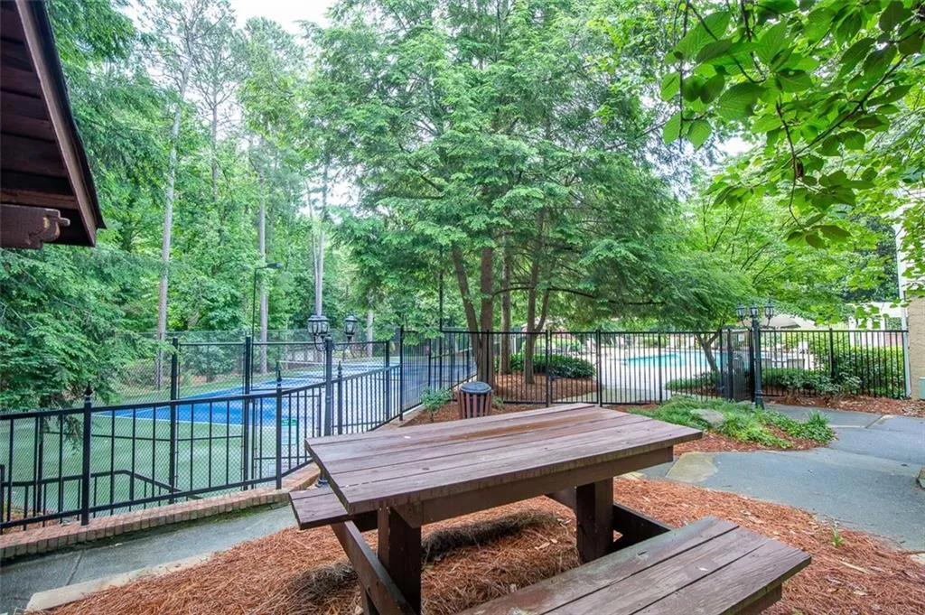 6804 Glenridge Drive Unit A, Sandy Springs, Georgia 30328, 2 Bedrooms Bedrooms, ,2 BathroomsBathrooms,Residential,Sold,6804 Glenridge Drive Unit A,6896378