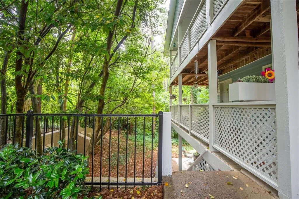6804 Glenridge Drive Unit A, Sandy Springs, Georgia 30328, 2 Bedrooms Bedrooms, ,2 BathroomsBathrooms,Residential,Sold,6804 Glenridge Drive Unit A,6896378
