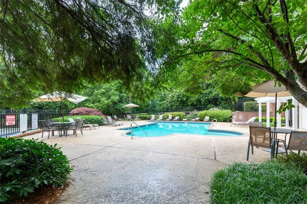 6804 Glenridge Drive Unit A, Sandy Springs, Georgia 30328, 2 Bedrooms Bedrooms, ,2 BathroomsBathrooms,Residential,Sold,6804 Glenridge Drive Unit A,6896378