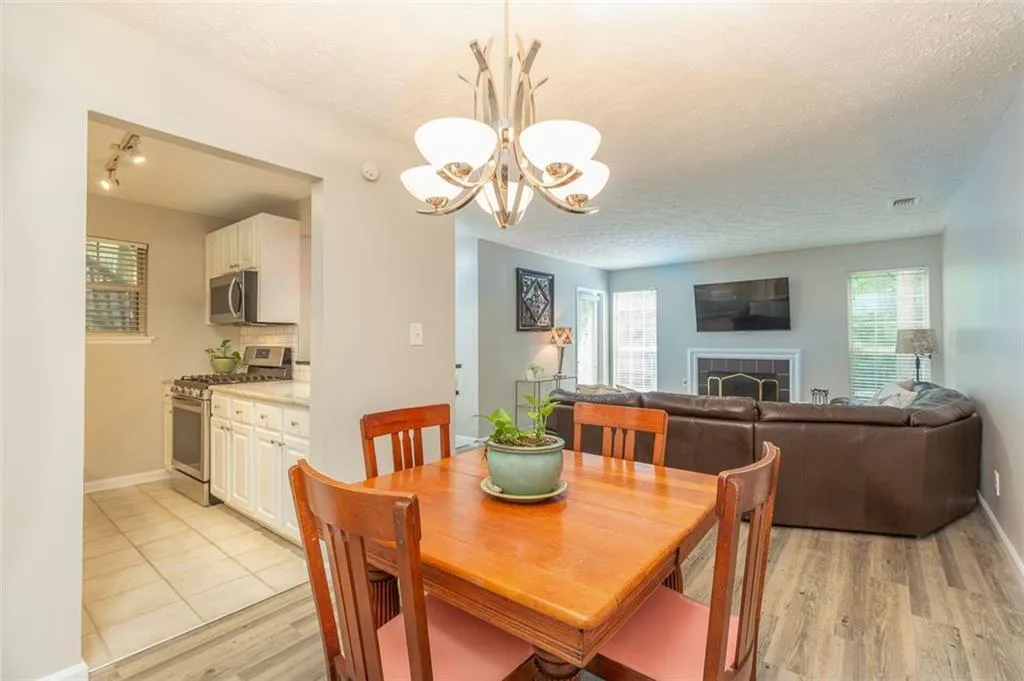 6804 Glenridge Drive Unit A, Sandy Springs, Georgia 30328, 2 Bedrooms Bedrooms, ,2 BathroomsBathrooms,Residential,Sold,6804 Glenridge Drive Unit A,6896378