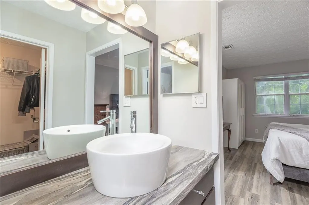6804 Glenridge Drive Unit A, Sandy Springs, Georgia 30328, 2 Bedrooms Bedrooms, ,2 BathroomsBathrooms,Residential,Sold,6804 Glenridge Drive Unit A,6896378