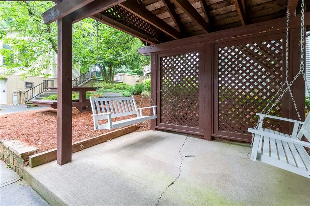 6804 Glenridge Drive Unit A, Sandy Springs, Georgia 30328, 2 Bedrooms Bedrooms, ,2 BathroomsBathrooms,Residential,Sold,6804 Glenridge Drive Unit A,6896378