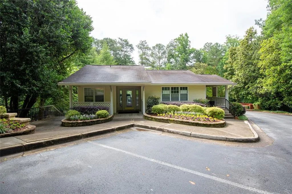 6804 Glenridge Drive Unit A, Sandy Springs, Georgia 30328, 2 Bedrooms Bedrooms, ,2 BathroomsBathrooms,Residential,Sold,6804 Glenridge Drive Unit A,6896378