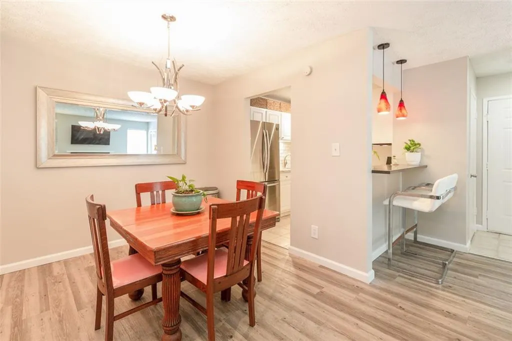 6804 Glenridge Drive Unit A, Sandy Springs, Georgia 30328, 2 Bedrooms Bedrooms, ,2 BathroomsBathrooms,Residential,Sold,6804 Glenridge Drive Unit A,6896378