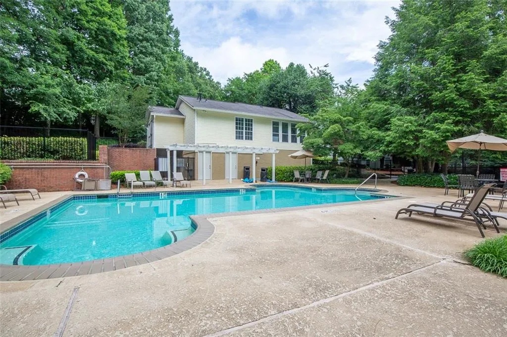 6804 Glenridge Drive Unit A, Sandy Springs, Georgia 30328, 2 Bedrooms Bedrooms, ,2 BathroomsBathrooms,Residential,Sold,6804 Glenridge Drive Unit A,6896378