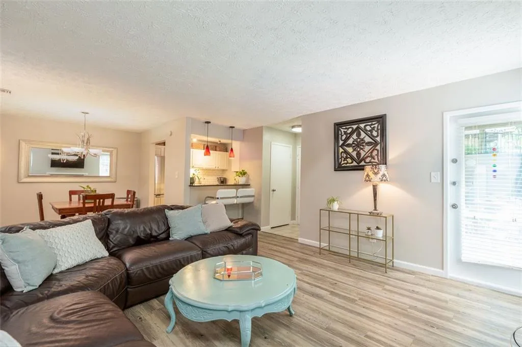 6804 Glenridge Drive Unit A, Sandy Springs, Georgia 30328, 2 Bedrooms Bedrooms, ,2 BathroomsBathrooms,Residential,Sold,6804 Glenridge Drive Unit A,6896378