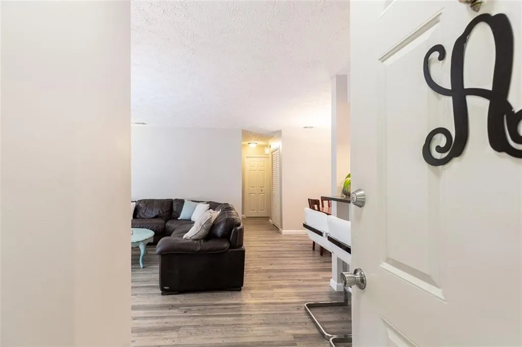 6804 Glenridge Drive Unit A, Sandy Springs, Georgia 30328, 2 Bedrooms Bedrooms, ,2 BathroomsBathrooms,Residential,Sold,6804 Glenridge Drive Unit A,6896378