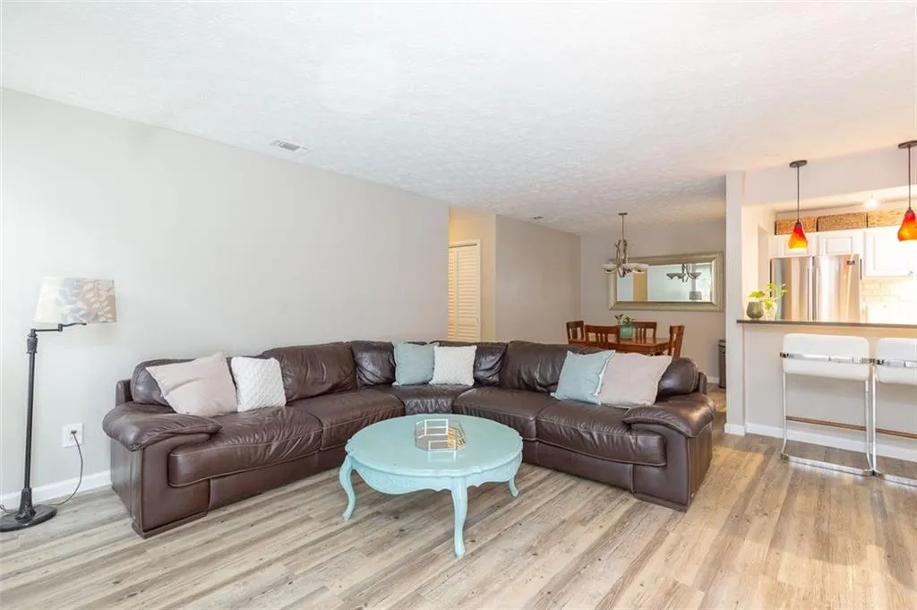 6804 Glenridge Drive Unit A, Sandy Springs, Georgia 30328, 2 Bedrooms Bedrooms, ,2 BathroomsBathrooms,Residential,Sold,6804 Glenridge Drive Unit A,6896378