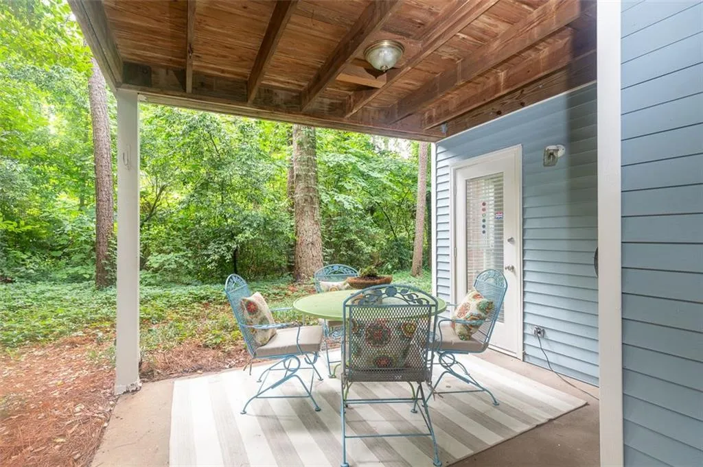 6804 Glenridge Drive Unit A, Sandy Springs, Georgia 30328, 2 Bedrooms Bedrooms, ,2 BathroomsBathrooms,Residential,Sold,6804 Glenridge Drive Unit A,6896378