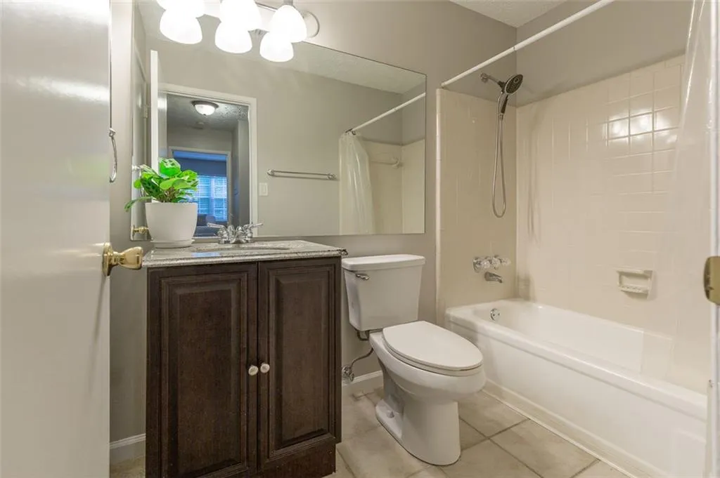 6804 Glenridge Drive Unit A, Sandy Springs, Georgia 30328, 2 Bedrooms Bedrooms, ,2 BathroomsBathrooms,Residential,Sold,6804 Glenridge Drive Unit A,6896378