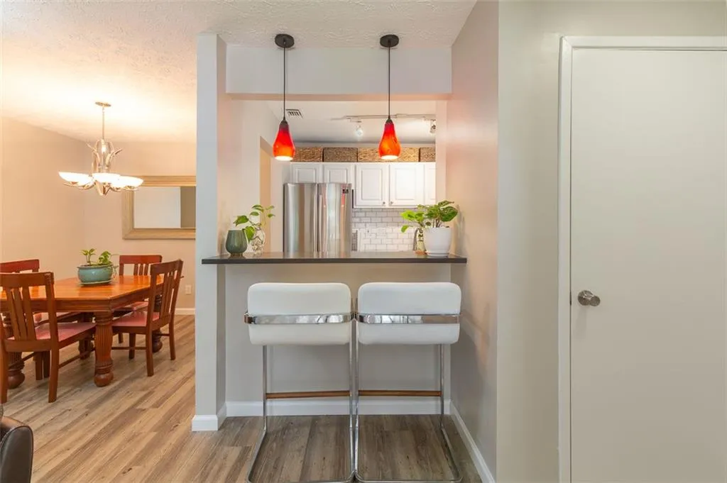 6804 Glenridge Drive Unit A, Sandy Springs, Georgia 30328, 2 Bedrooms Bedrooms, ,2 BathroomsBathrooms,Residential,Sold,6804 Glenridge Drive Unit A,6896378