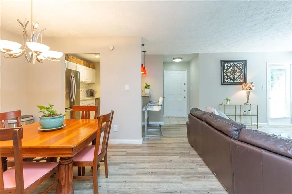6804 Glenridge Drive Unit A, Sandy Springs, Georgia 30328, 2 Bedrooms Bedrooms, ,2 BathroomsBathrooms,Residential,Sold,6804 Glenridge Drive Unit A,6896378