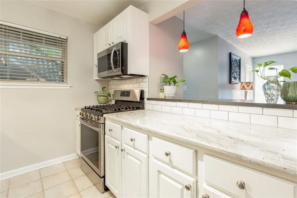 6804 Glenridge Drive Unit A, Sandy Springs, Georgia 30328, 2 Bedrooms Bedrooms, ,2 BathroomsBathrooms,Residential,Sold,6804 Glenridge Drive Unit A,6896378