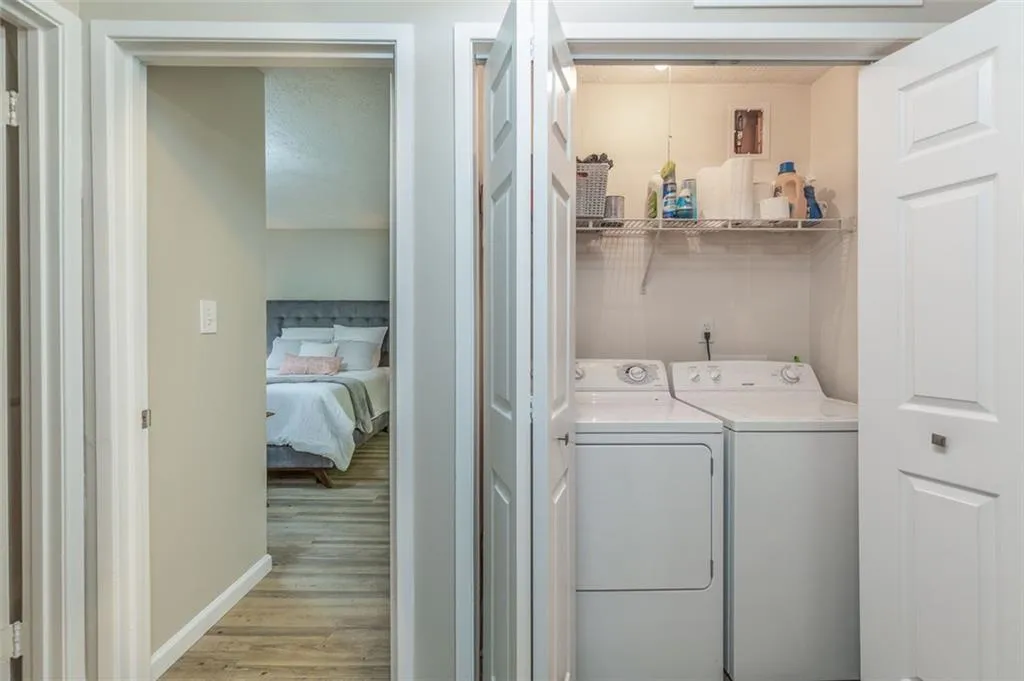 6804 Glenridge Drive Unit A, Sandy Springs, Georgia 30328, 2 Bedrooms Bedrooms, ,2 BathroomsBathrooms,Residential,Sold,6804 Glenridge Drive Unit A,6896378