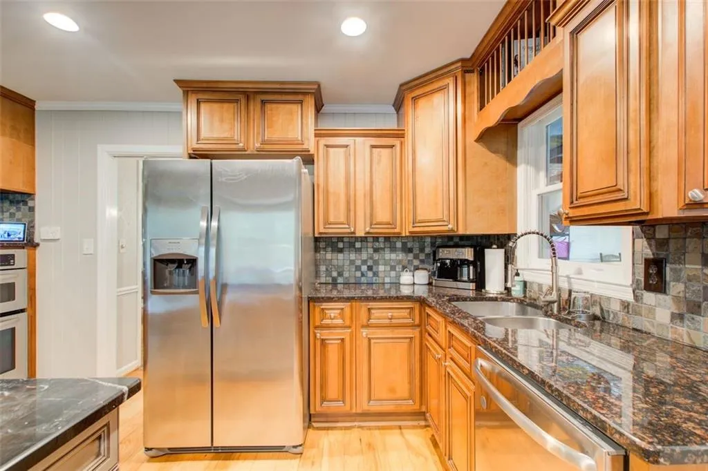 7295 Hunters Branch Drive, Atlanta, Georgia 30328, 4 Bedrooms Bedrooms, ,3 BathroomsBathrooms,Residential,Sold,7295 Hunters Branch Drive,7353334