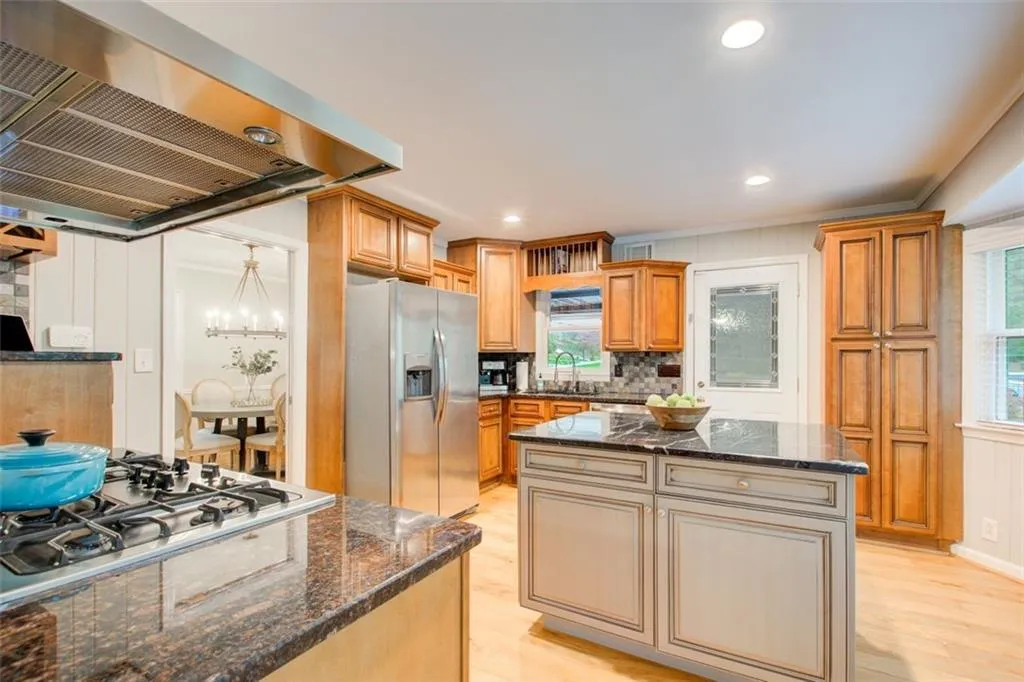 7295 Hunters Branch Drive, Atlanta, Georgia 30328, 4 Bedrooms Bedrooms, ,3 BathroomsBathrooms,Residential,Sold,7295 Hunters Branch Drive,7353334