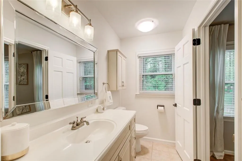 7295 Hunters Branch Drive, Atlanta, Georgia 30328, 4 Bedrooms Bedrooms, ,3 BathroomsBathrooms,Residential,Sold,7295 Hunters Branch Drive,7353334