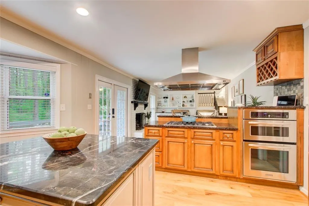 7295 Hunters Branch Drive, Atlanta, Georgia 30328, 4 Bedrooms Bedrooms, ,3 BathroomsBathrooms,Residential,Sold,7295 Hunters Branch Drive,7353334