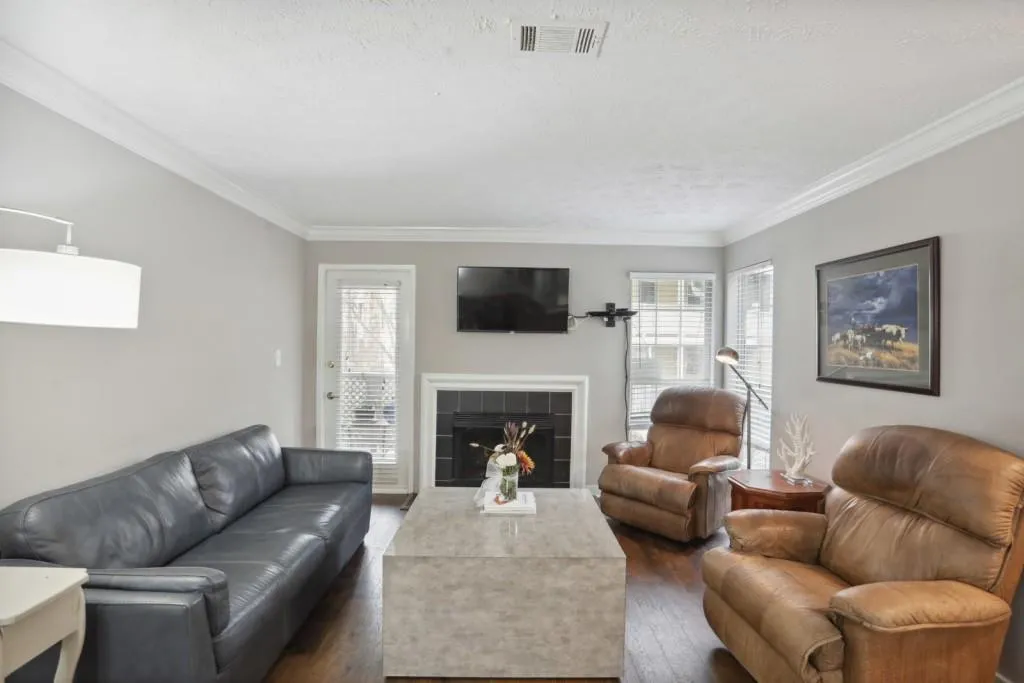 6804 Glenridge Drive Unit D, Atlanta, Georgia 30328, 2 Bedrooms Bedrooms, ,1 BathroomBathrooms,Residential,Sold,6804 Glenridge Drive Unit D,7145124