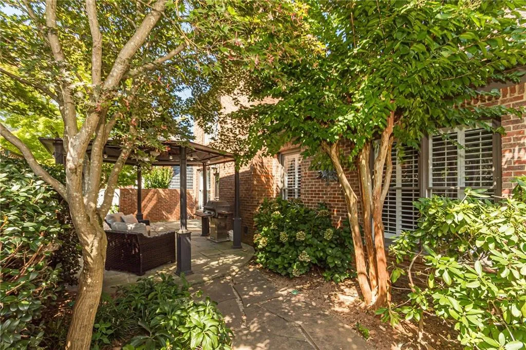 6335 Glen Oaks Lane, Atlanta, Georgia 30328, 4 Bedrooms Bedrooms, ,3 BathroomsBathrooms,Residential,Sold,6335 Glen Oaks Lane,7449436