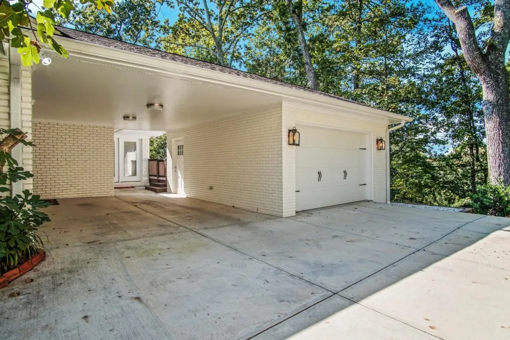 6400 Colewood Court Nw, Atlanta, Georgia 30328, 4 Bedrooms Bedrooms, ,3 BathroomsBathrooms,Residential,Sold,6400 Colewood Court Nw,6630710