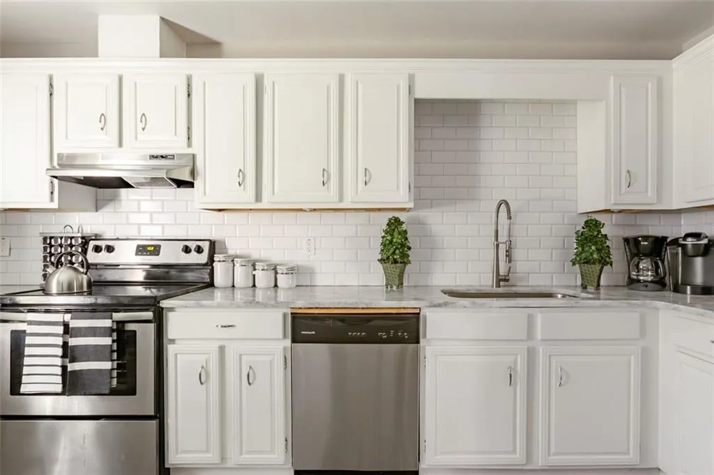 28 Huntington Place Drive, Atlanta, Georgia 30350, 3 Bedrooms Bedrooms, ,2 BathroomsBathrooms,Residential,Sold,28 Huntington Place Drive,6942556