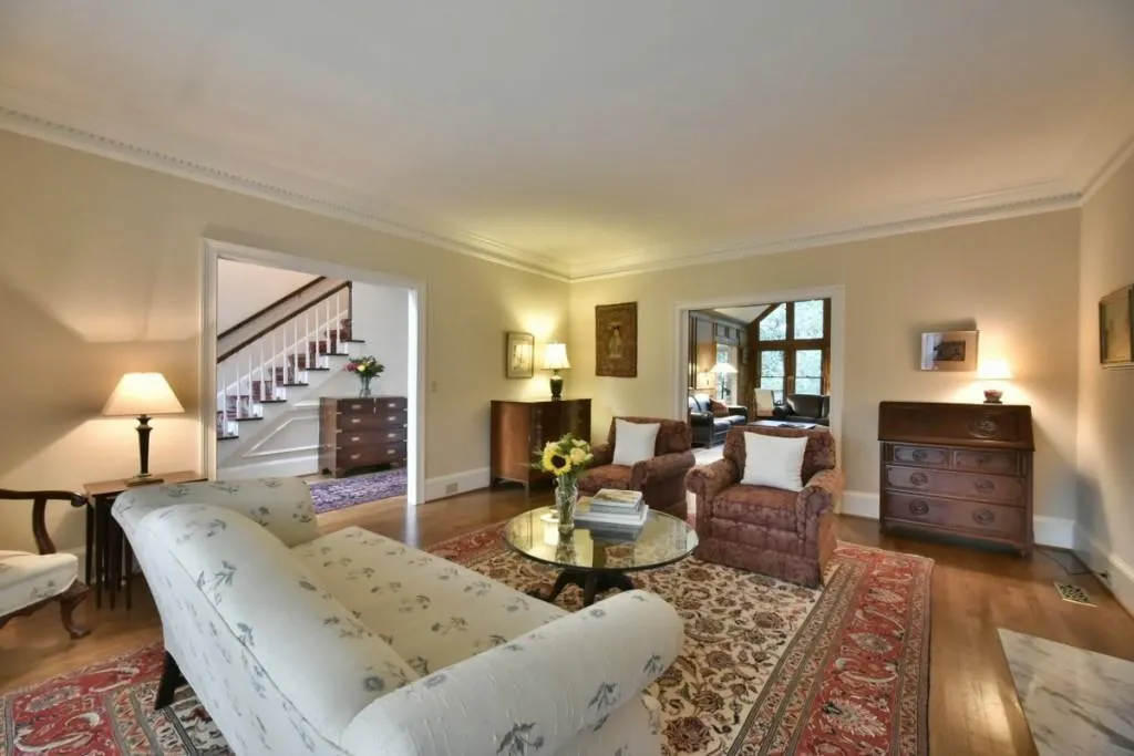 8415 Valemont Drive, Sandy Springs, Georgia 30350, 4 Bedrooms Bedrooms, ,3 BathroomsBathrooms,Residential,Sold,8415 Valemont Drive,5811623